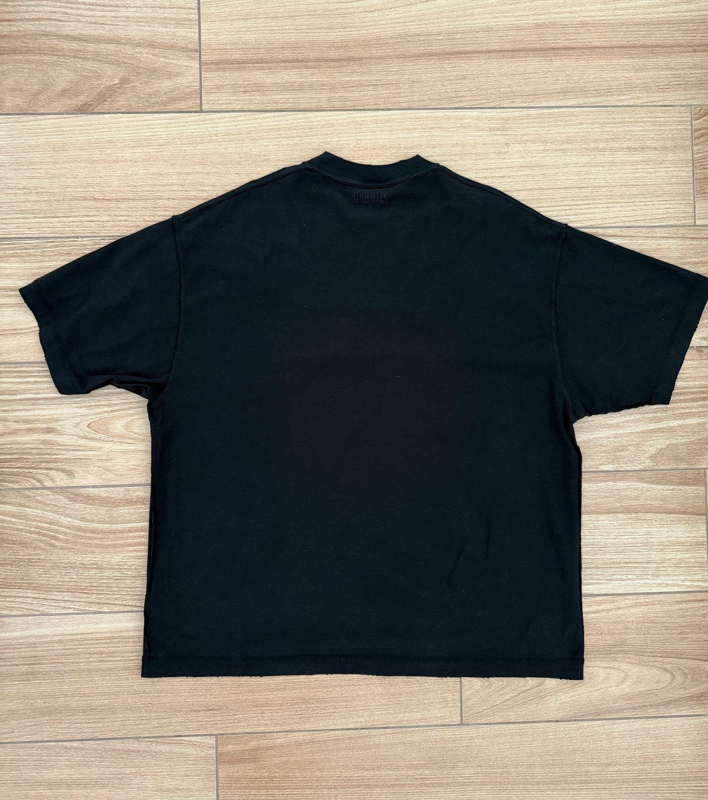 VETEMENTS Destroyed Jerk International Tee