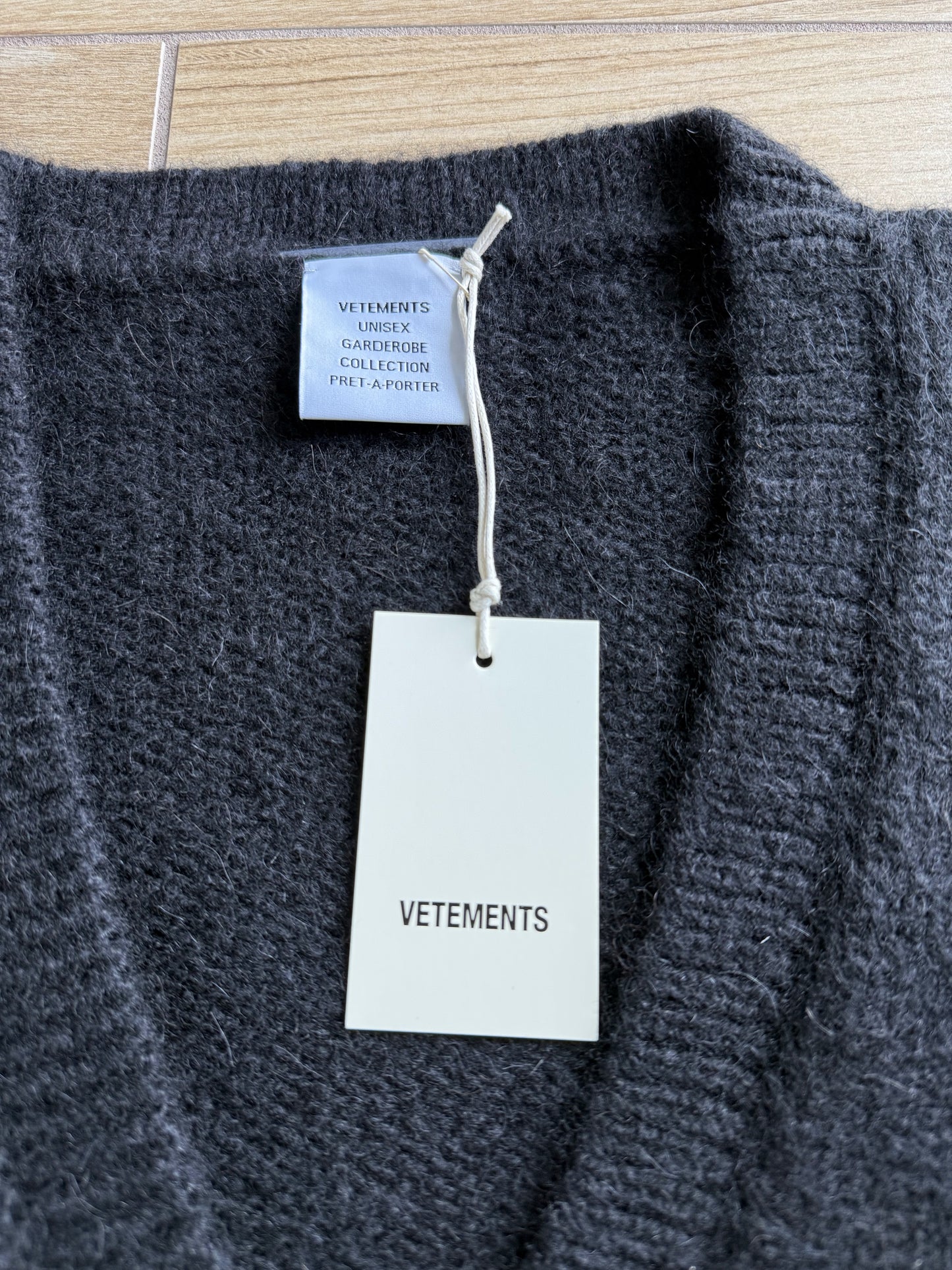 VETEMENTS Fancy Button Knitted Cardigan