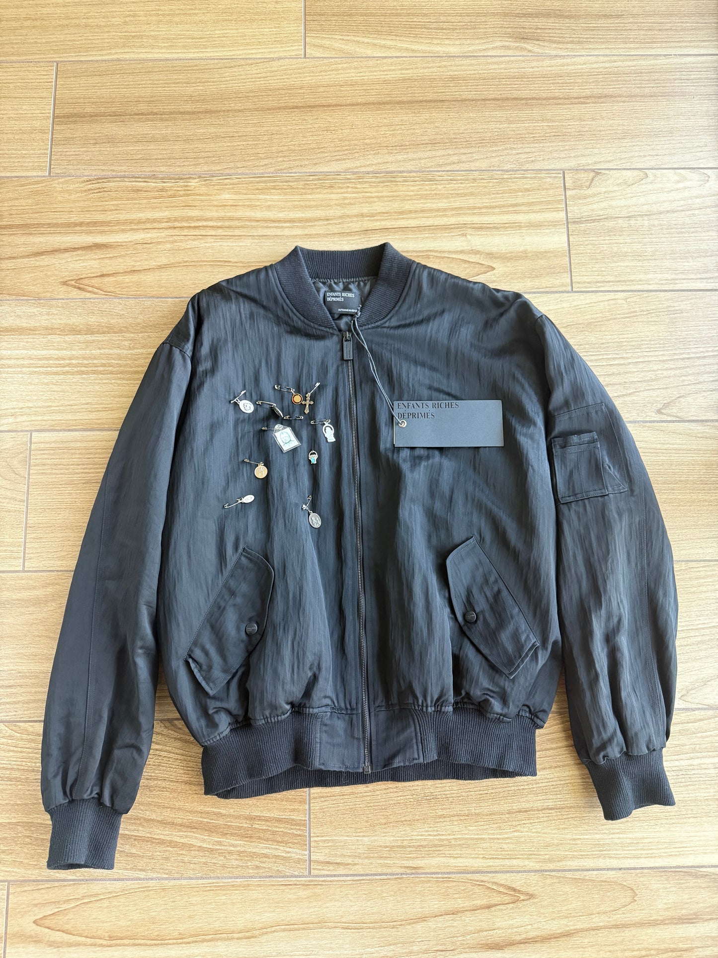 Enfants Riches Déprimés Assemblage Christ Bomber