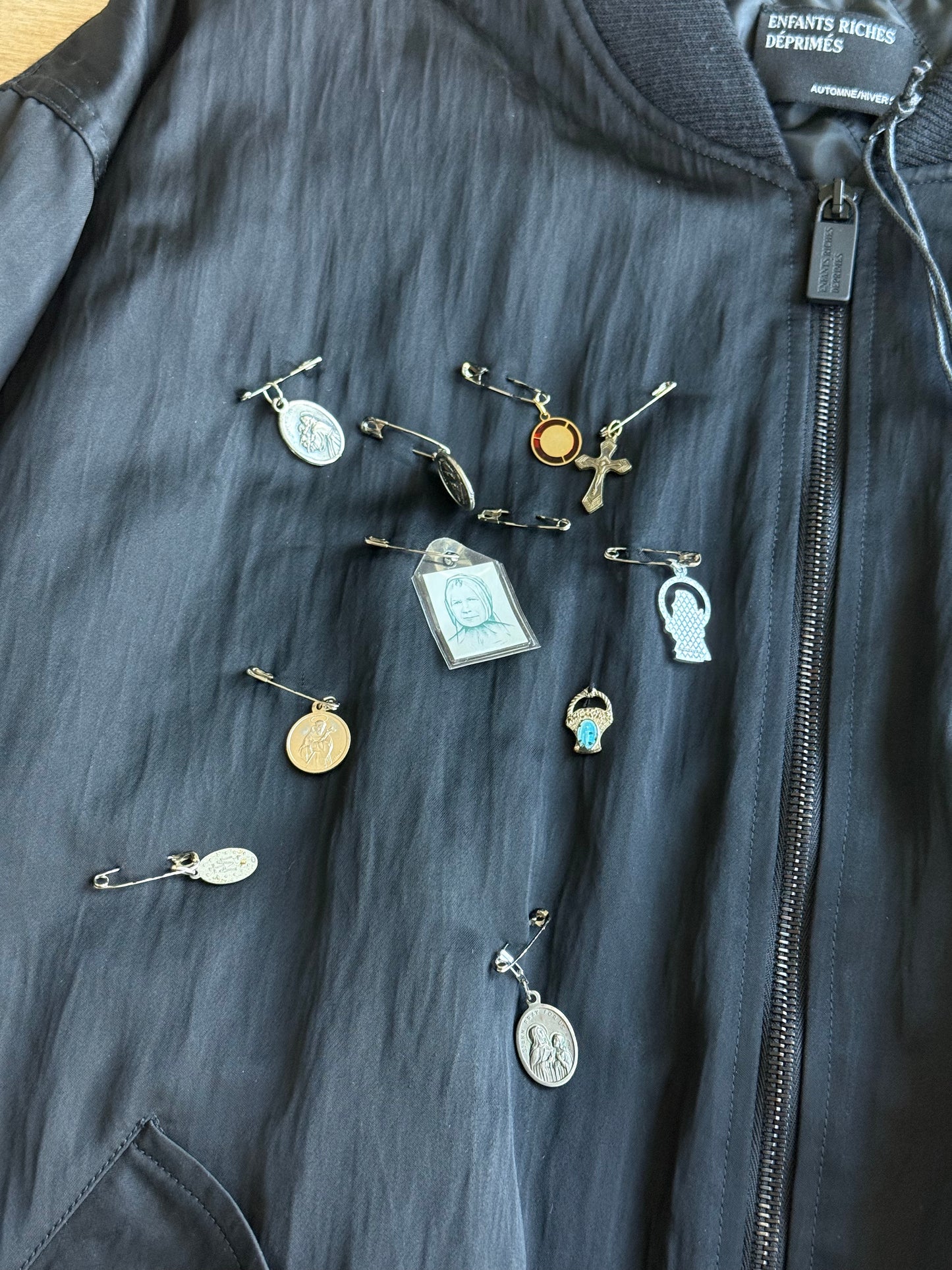 Enfants Riches Déprimés Assemblage Christ Bomber