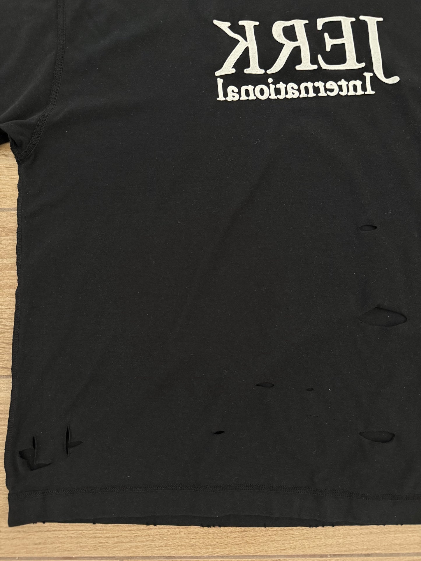 VETEMENTS Destroyed Jerk International Tee