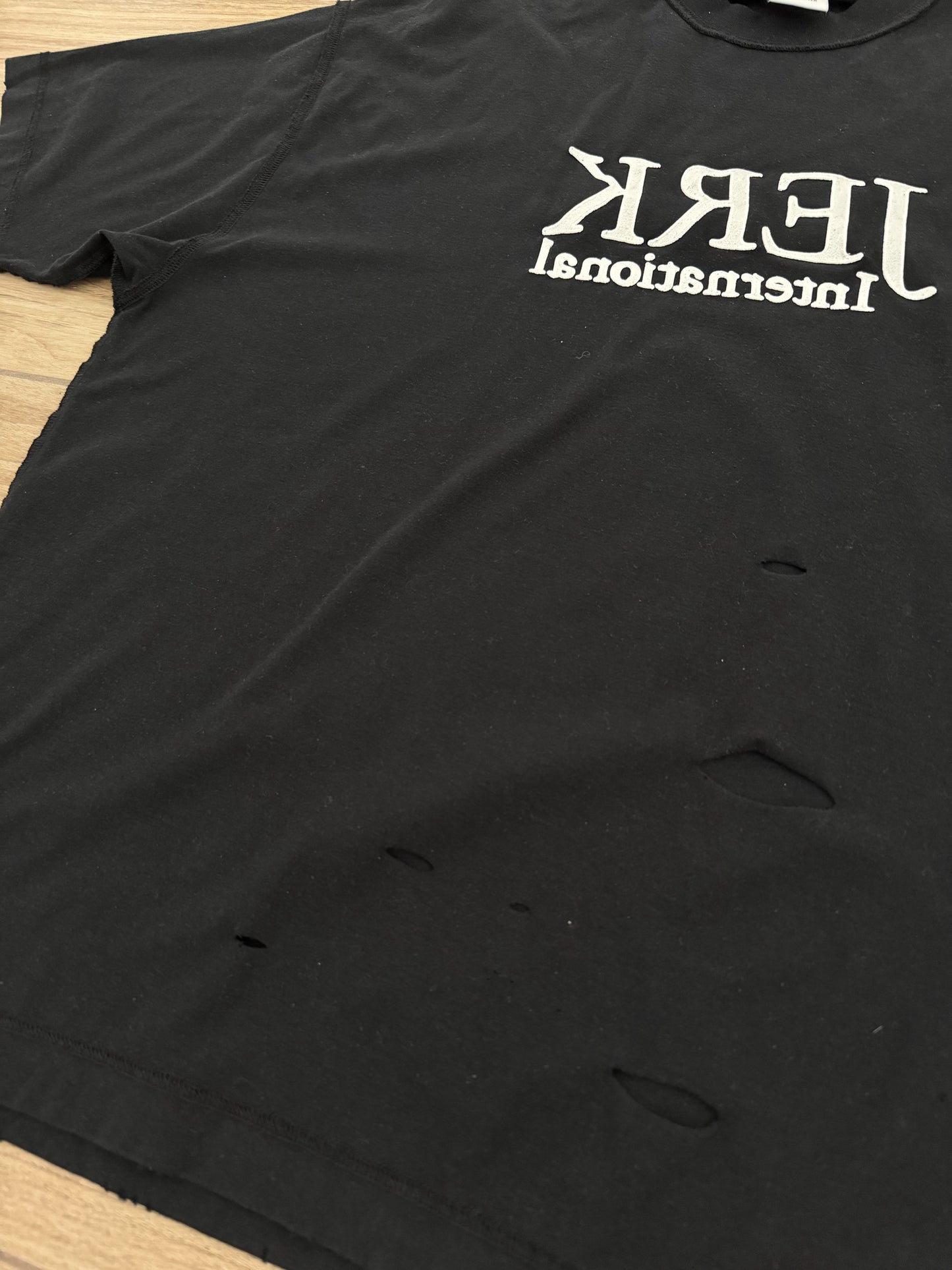 VETEMENTS Destroyed Jerk International Tee