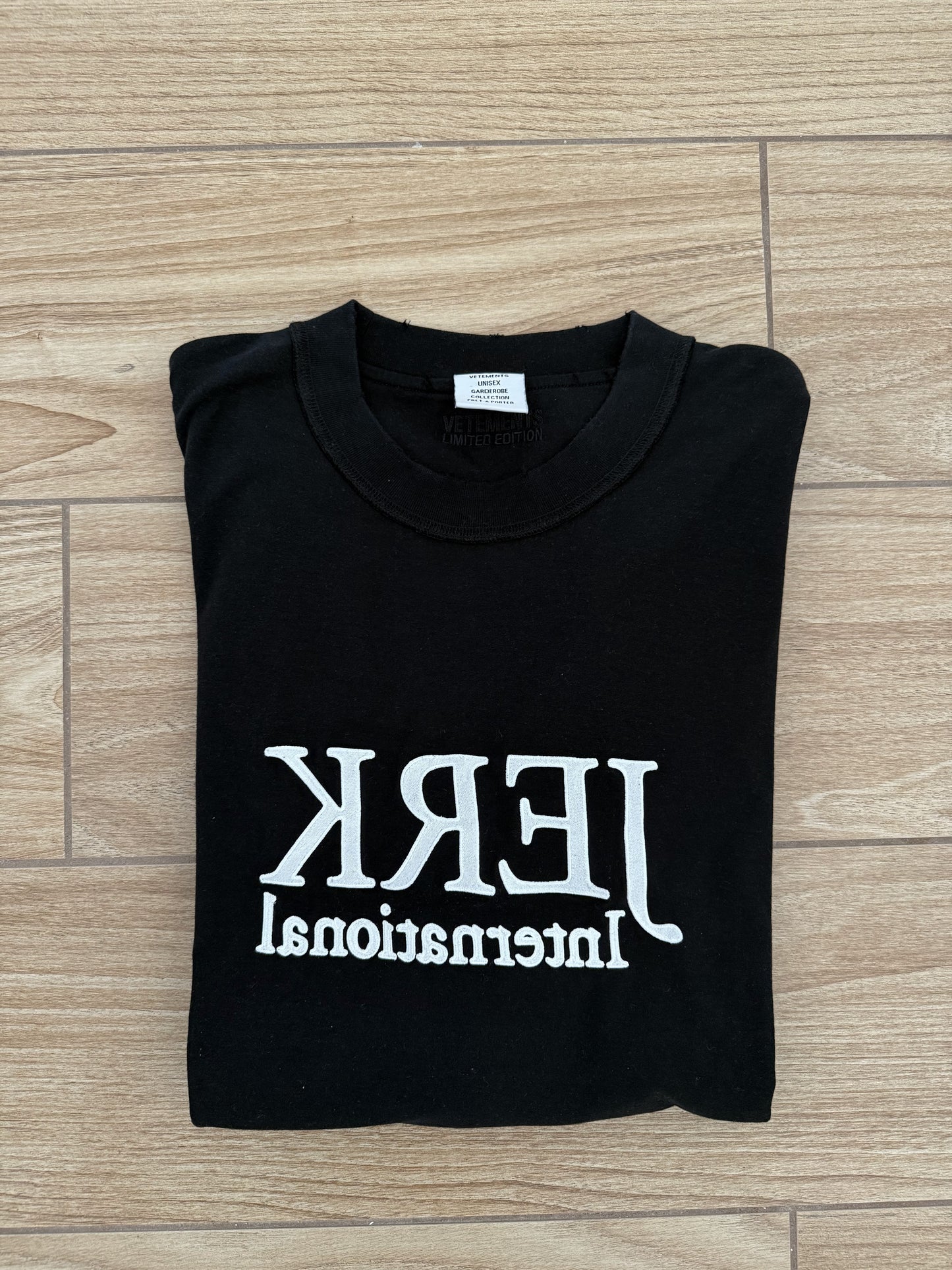 VETEMENTS Destroyed Jerk International Tee