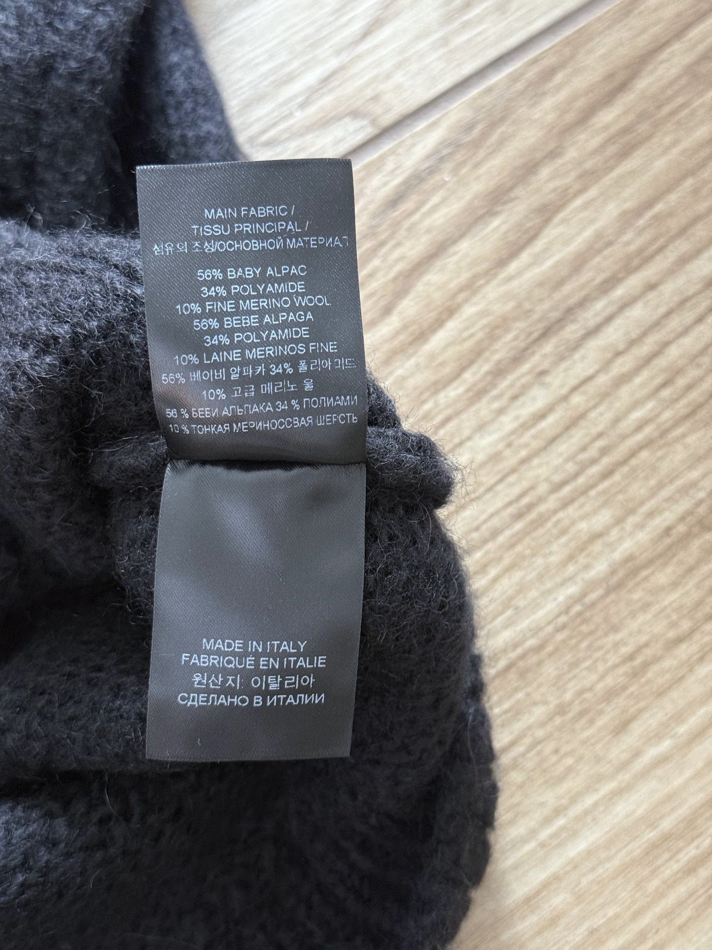 VETEMENTS Fancy Button Knitted Cardigan