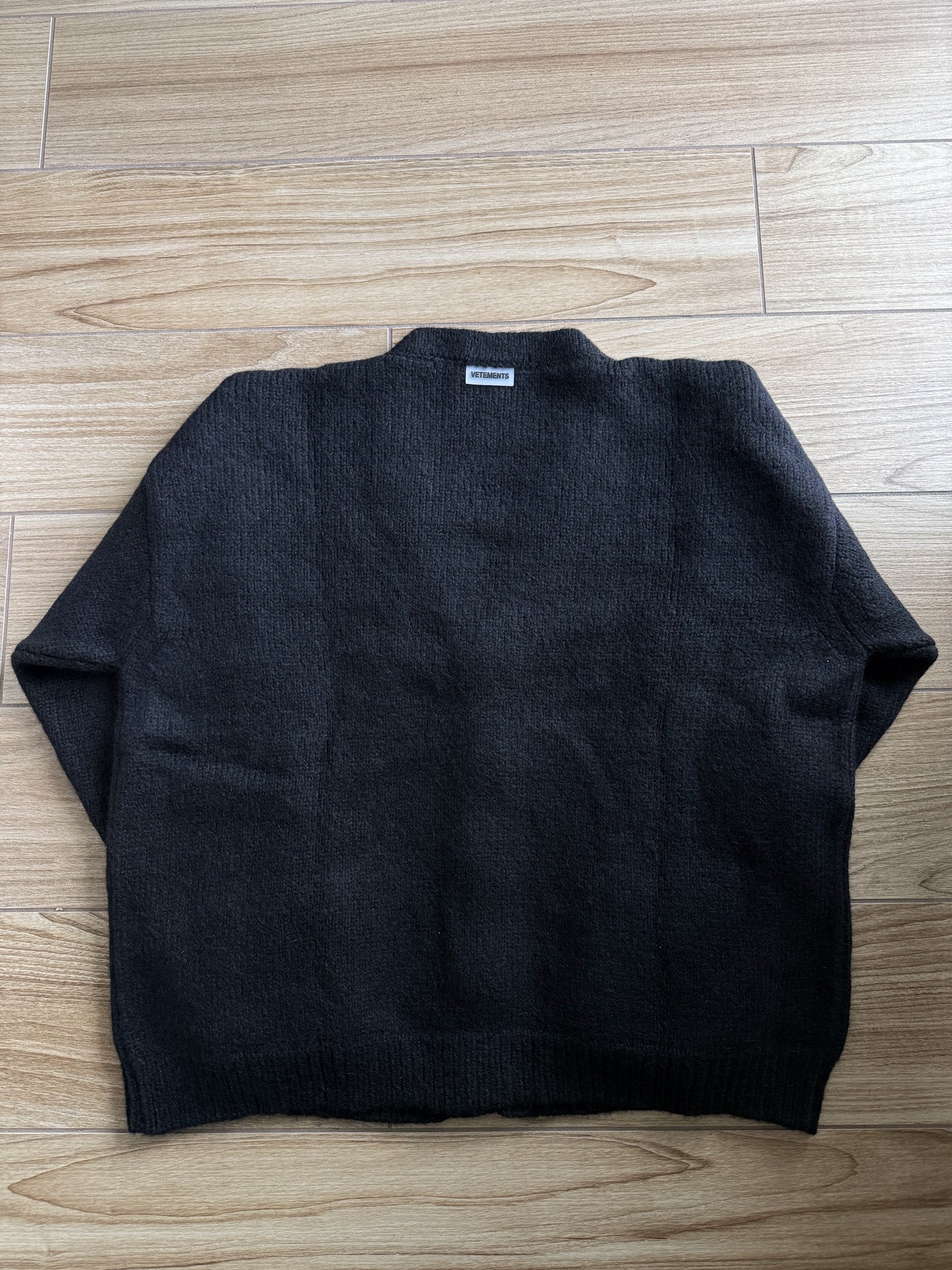 VETEMENTS Fancy Button Knitted Cardigan