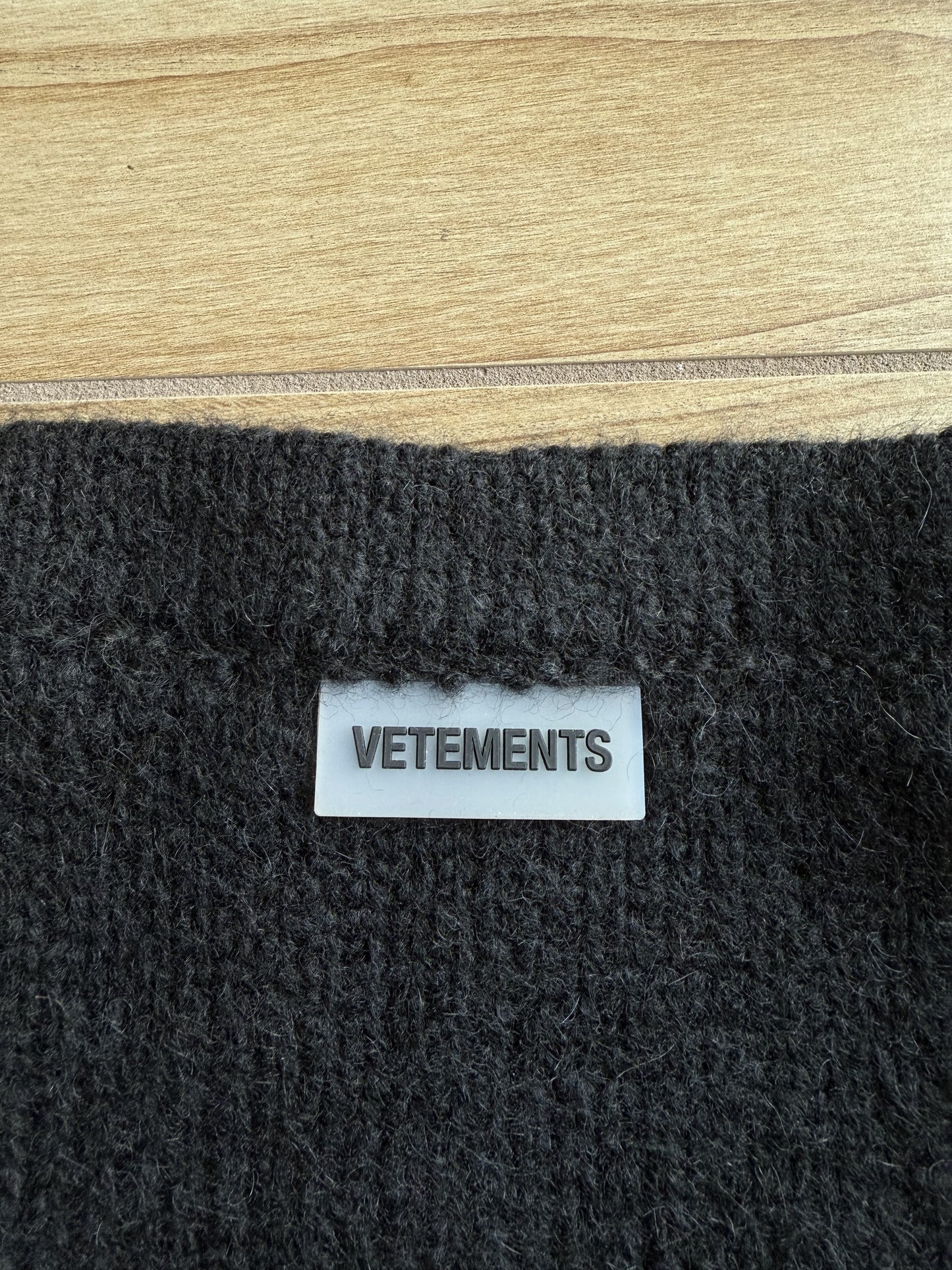 VETEMENTS Fancy Button Knitted Cardigan